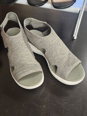 Cloudsteppers Women’s Light Gray Knit Slingback Sandals